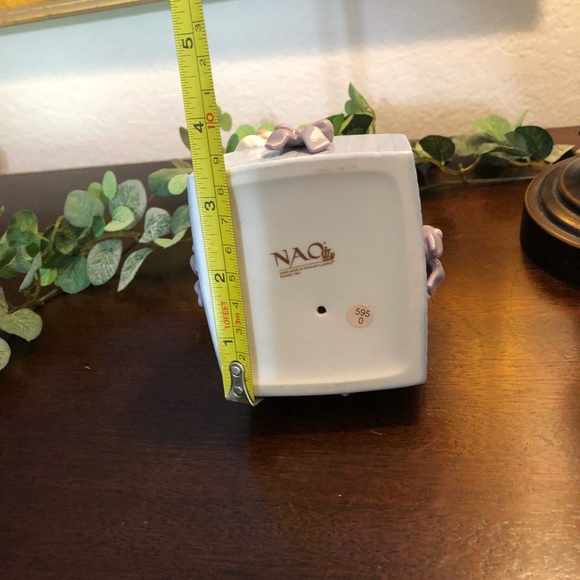 NAO by Lladró Bunnies in a gift box. - Picture 9 of 10